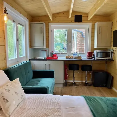 Willow Tree Lodge - Cosy Lodge In The Heart Of The Kent Countryside Littlebourne Exterior photo