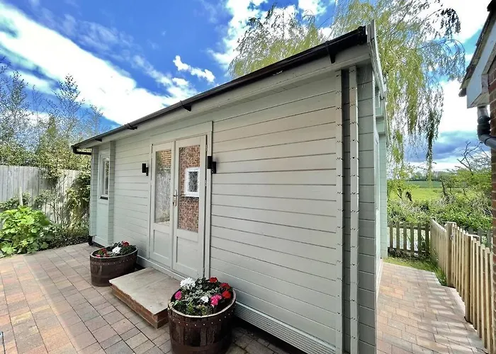 Willow Tree Lodge - Cosy Lodge In The Heart Of The Kent Countryside