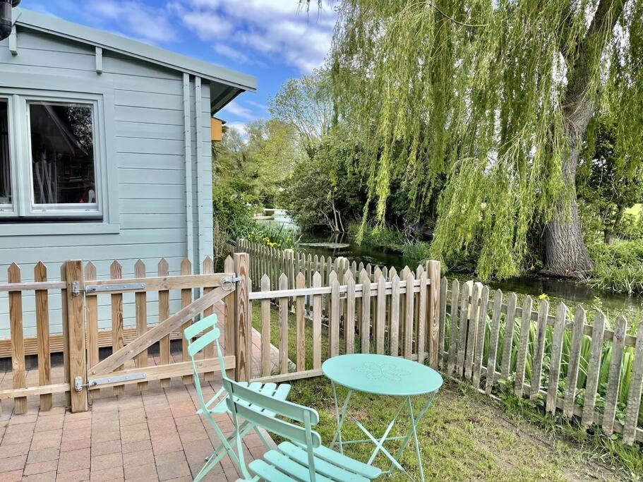Willow Tree - Cosy In The Heart Of The Kent Countryside Littlebourne